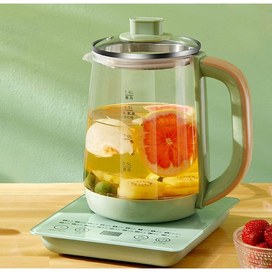 Riscaldamento dell'acqua in una caraffa da cucina con capacita dichiarata di 1.8 litri