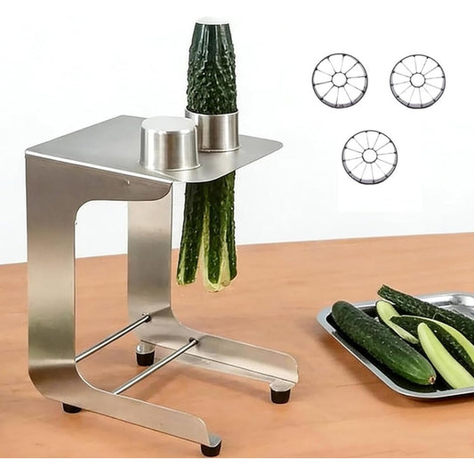 Verdure tagliate lungo una lama guidata con elementi in acciaio inox e di colore argento